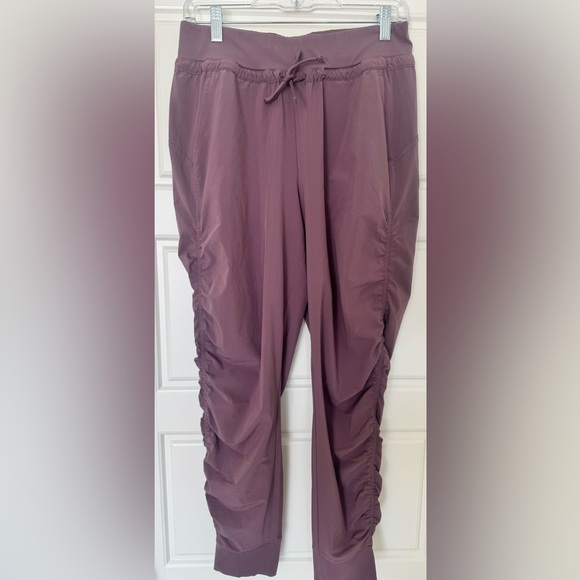 Athleta Pants - Athleta Size 4 Attitude Pant Volcanic Violet Joggers Lightweight Athletic